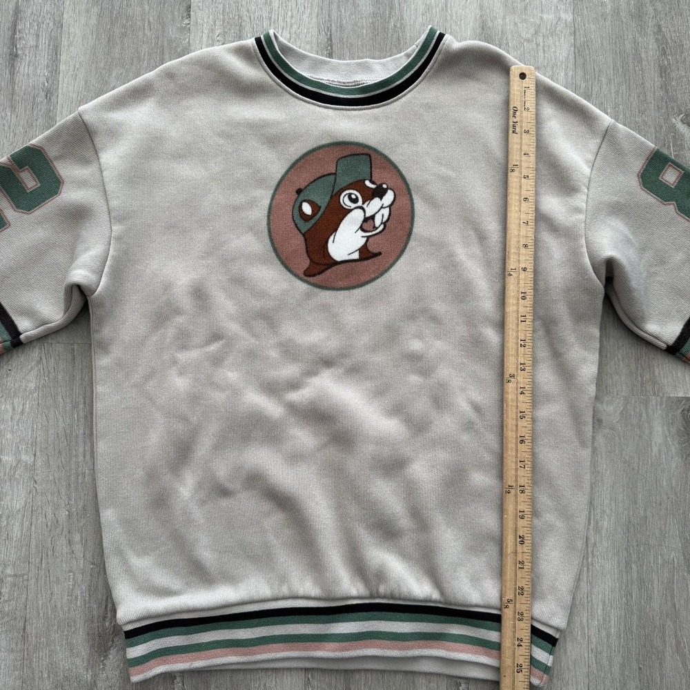 Buc-ee's Sweatshirt Mens Medium Gray Fleece Pullover 82 Jersey Beaver Graphic - Picture 3 of 5